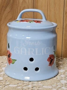The Pioneer Woman Spring Bouquet 5.7-inch Garlic Keeper Blue Stoneware *READ DSC